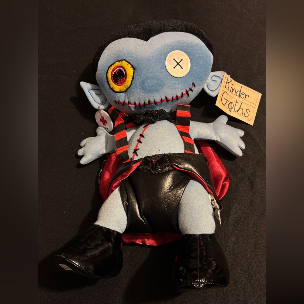 NIGHTSHADE Bleeding Edge KINDER GOTHS Vampire PLUSH DOLL Cute Halloween